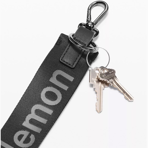 Lululemon Never Lost Keychain Black Super Dark NWT - Picture 2 of 4